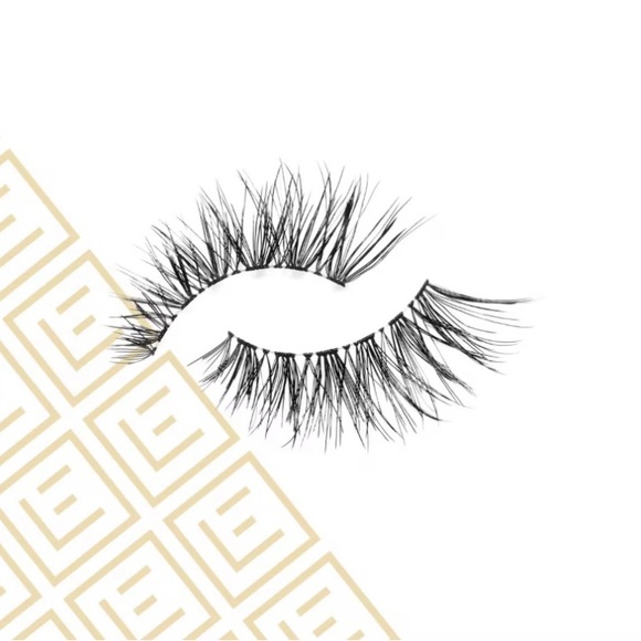 Lashes - Picture 3 of 5